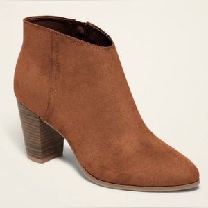 Old Navy Faux Suede Block Heel Booties🤎